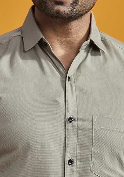 Men Slim Fit Solid Spread Collar Formal Shirt