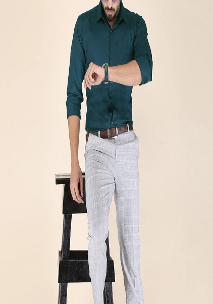 Solid spread collar Formal Shirt For Men